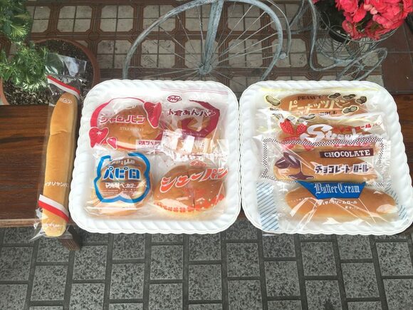 桜井駅前「マルツベーカリー」の名物パン「アンフライ」。