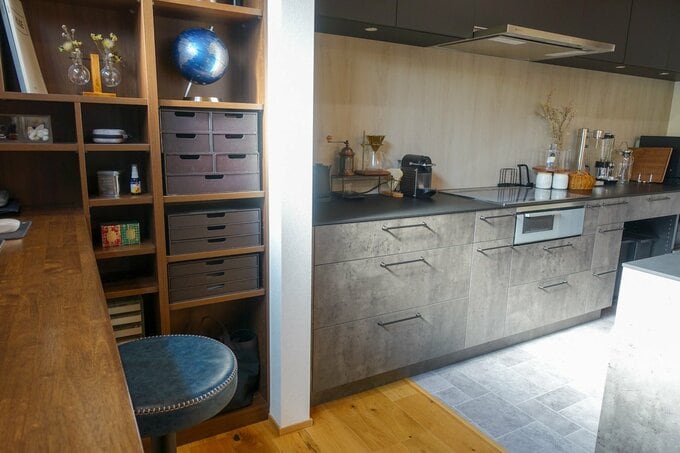 キッチン横のワークスペース