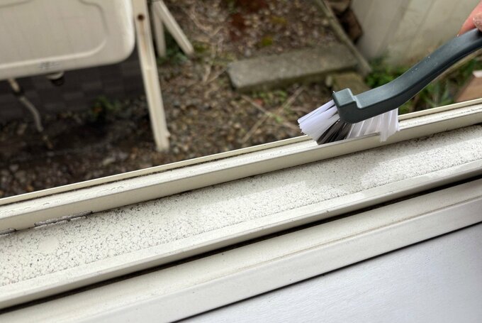 窓サッシの掃除