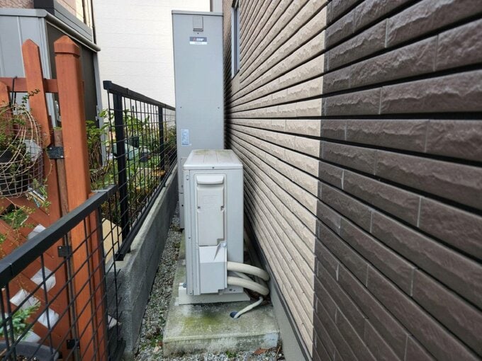エコキュートのヒートポンプと貯湯タンク