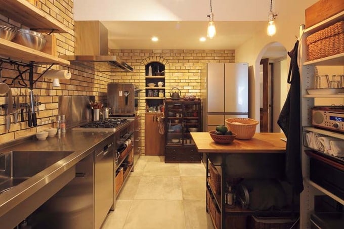 本格的なステンレス製を採用したキッチン