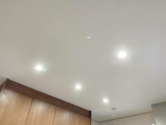 キッチンのダウンライトを昼白色に