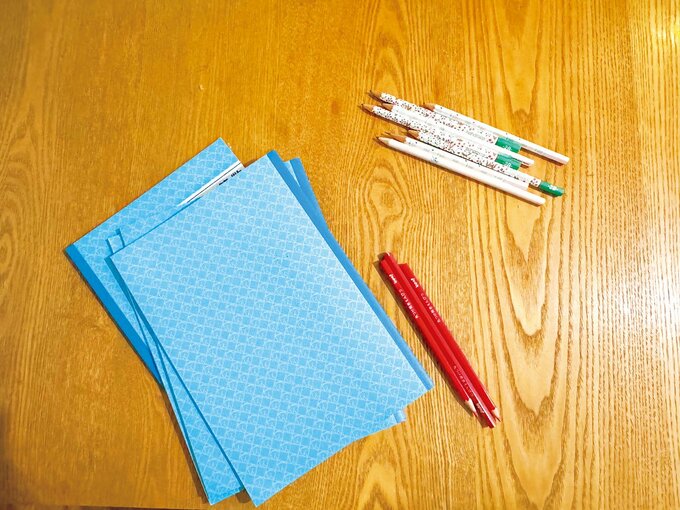 ノートやペンなどの文房具