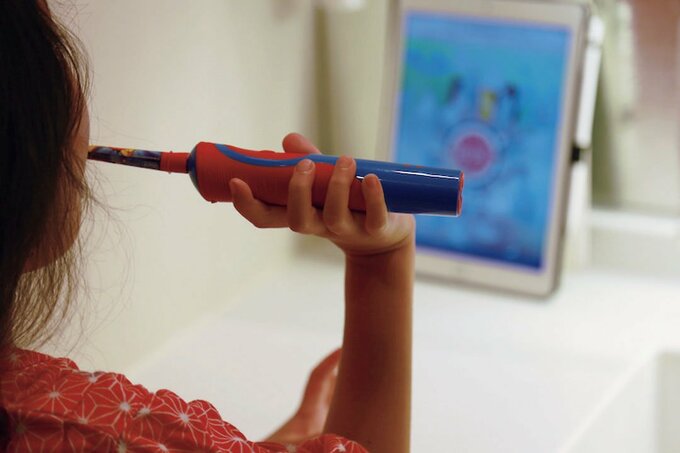 歯みがきをする子ども