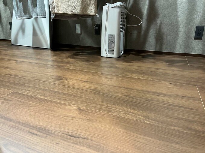 ランドリールームの床