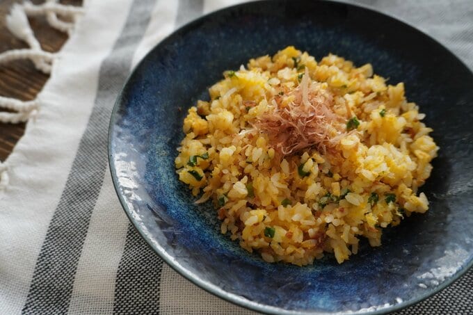 梅の酸味が食欲そそる!和風チャーハン
