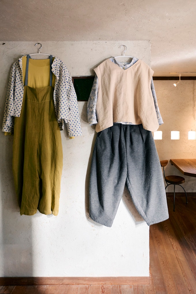 サスペンダーパンツ　バルーンパンツ