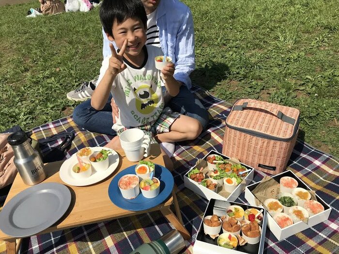 紙コップとお重で、おしゃれな行楽弁当が完成！食べやすくて洗い物も