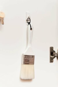 玄関の棚の扉裏にホコリ取り