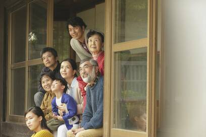 60代の父親が認知症に。介護費用などお金の管理に「家族信託」が役に立つ