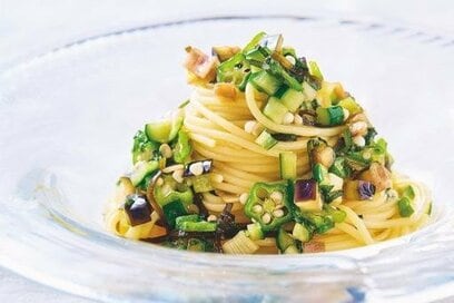 暑い日もツルっといける冷製パスタ。夏野菜のさわやか＆ネバネバがたまらない