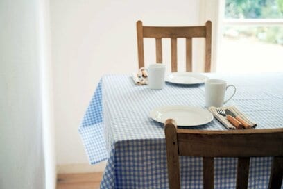 三角コーナーやテーブルクロスをやめたら時短に！プロが教える時短掃除テク