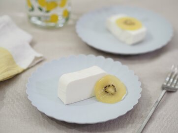 10分でつくれる、生クリームいらずの「レアチーズケーキ」レシピ。3つの材料を混ぜるだけ