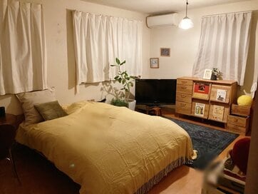 1人寝でも「ダブルベッド」を選択。不要になったシングル布団を捨てて思ったこと