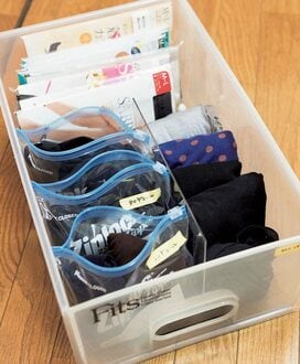 引き出しは、ジップロックや紙袋で仕きる！出し入れしやすさに感激