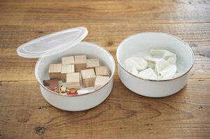 ごちゃごちゃしたオモチャは保存容器に!