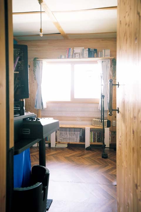 DIYで内窓を取り付けて遮音性能を高めた夫の作業室