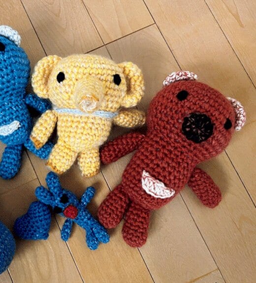 くまやぞうの手編みのぬいぐるみ