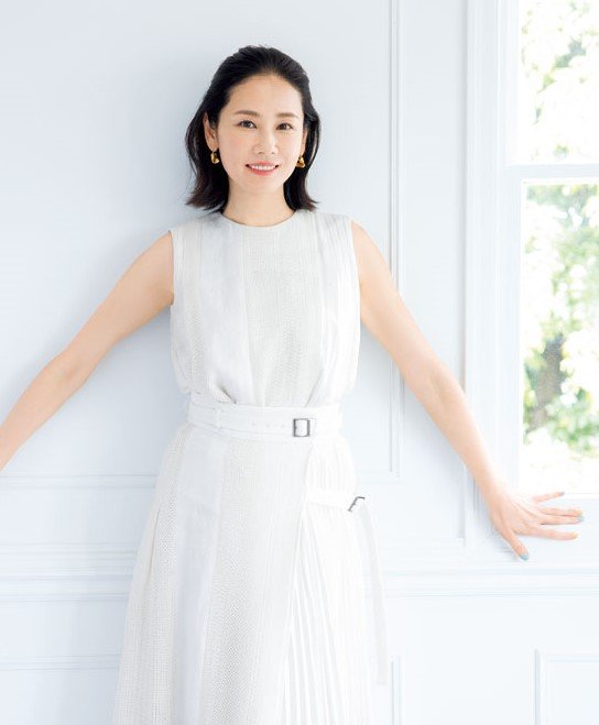 白服女性
