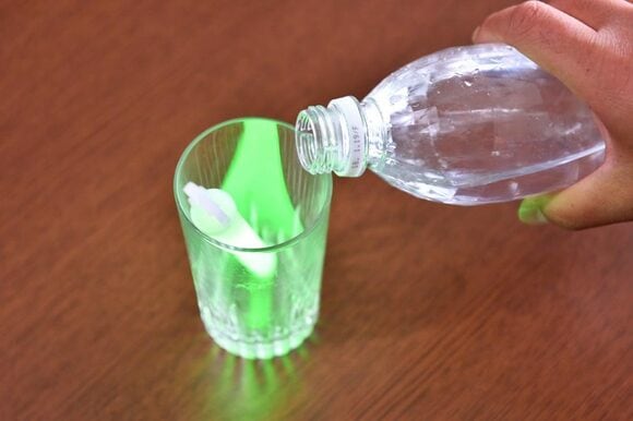 水に浸かるように