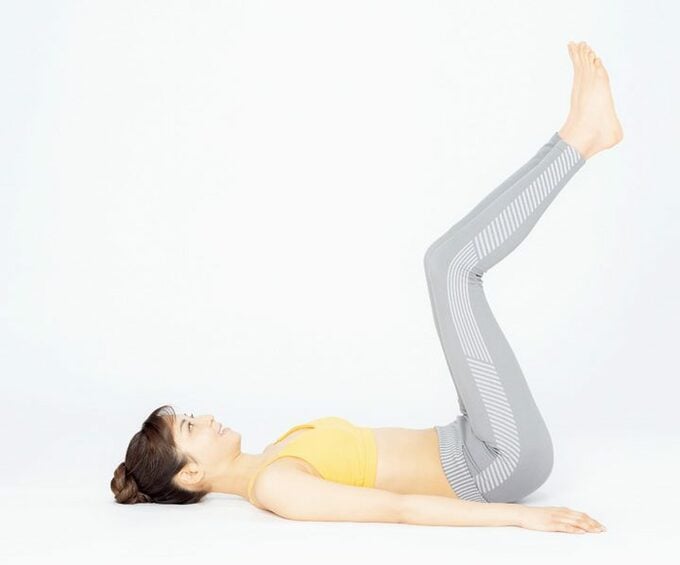 あおむけ両膝あげる