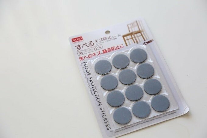 ダイソー「すべるキズ防止シール」