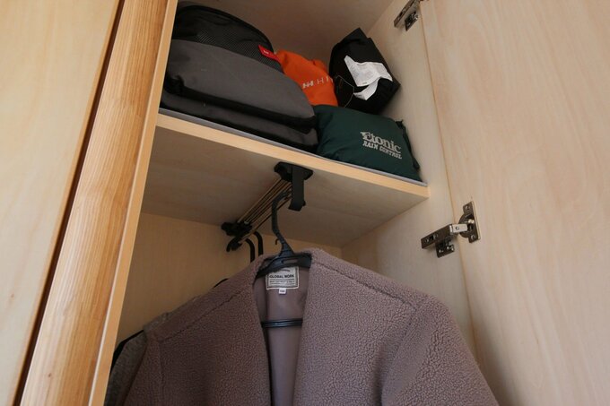 伸縮するタイプのコートハンガー