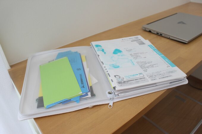 バインダーに挟まった書類たち