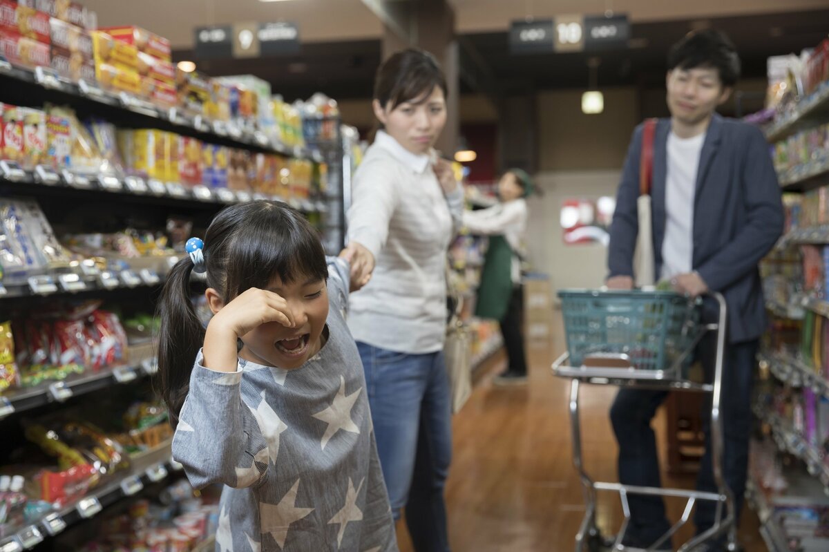子どもの「買って」攻撃への3つの対処法。言ってはいけないひと言とは 