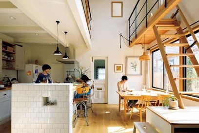 【注文住宅事例】自然素材をふんだんに使った、切妻屋根のかわいい家