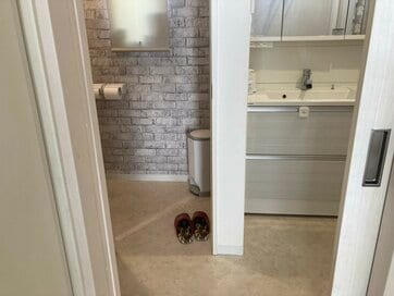 「トイレの隣に洗面台」がある間取りのメリット・デメリット。水はねの掃除の手間が減った