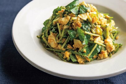 笠原将弘さん「ミツバとピーマン」の絶品サラダレシピ。ナッツの食感で食べ飽きないおいしさに