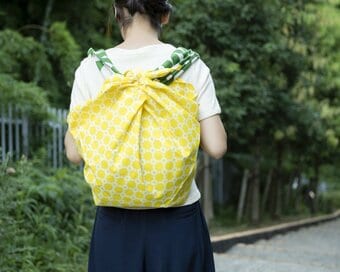 風呂敷を結んで簡易リュックをつくるワザ！災害時にも、おしゃれ感覚でも使えちゃう