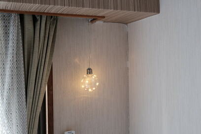 ダイソー「インテリア電球」をUSBにつなぐだけ。夜のお部屋が超かわいい