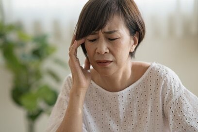 冬に発症しやすい「めまい・ふらつき」の予防策を専門医が伝授。生あくびや肩こりも前兆の1つ