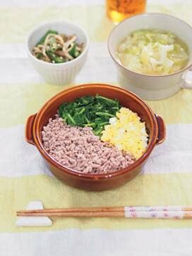 ダイエット向き3色丼。レンジ仕上げで手間とカロリーをカット