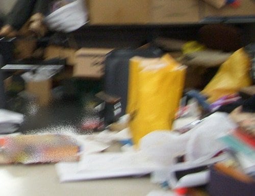 散らかった部屋