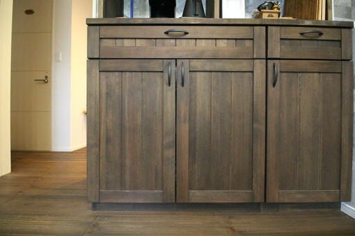 造作家具の扉はけっこう高い