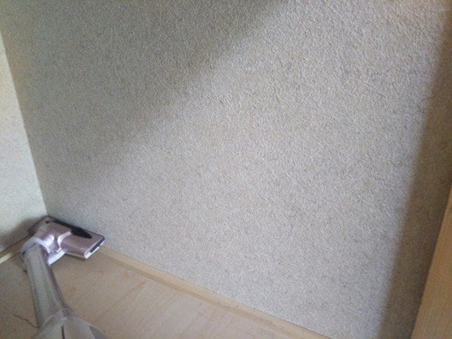 押し入れのスミを掃除
