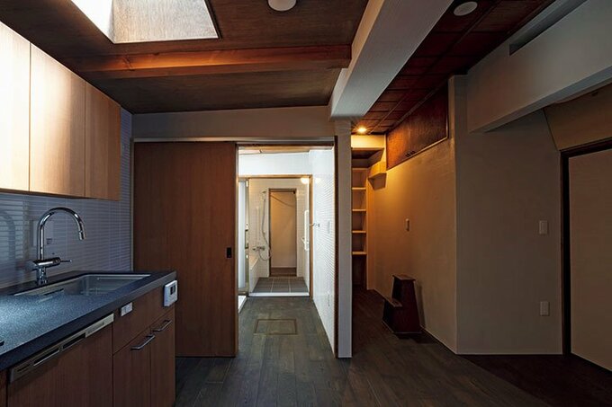 キッチンから洗面浴室をながめたところ