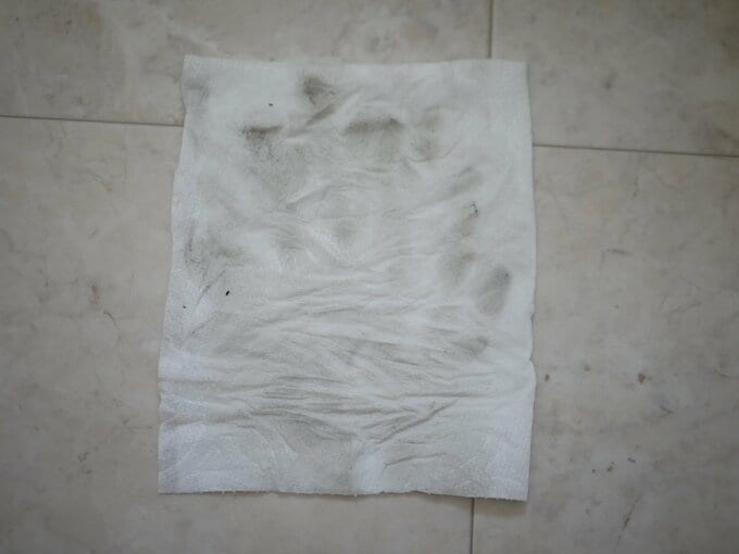 最後の仕上げは床の掃除