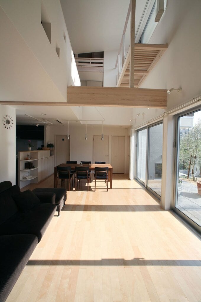 明るいリビングダイニング