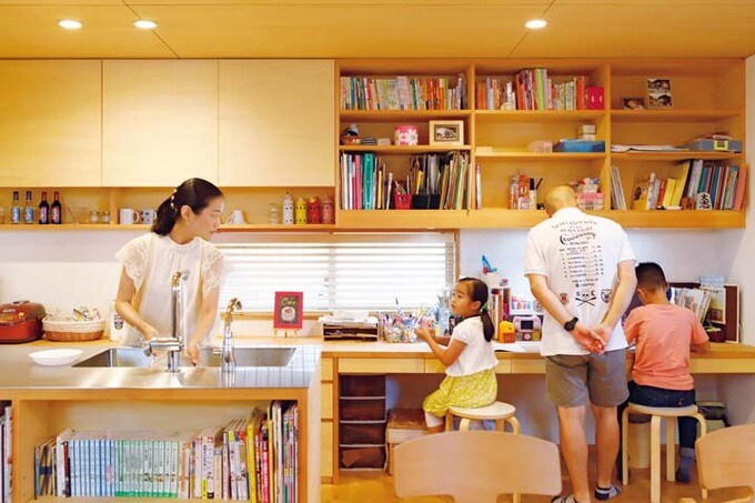 キッチン隣のスタディコーナー