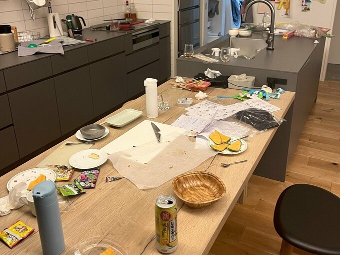 散らかった部屋