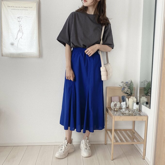 カラースカートを主役に