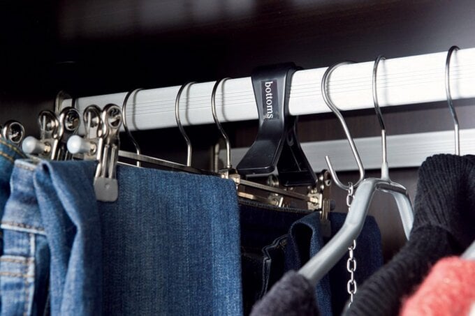 携帯電話を立てるためのホルダーをアイテム別の仕切りとして利用