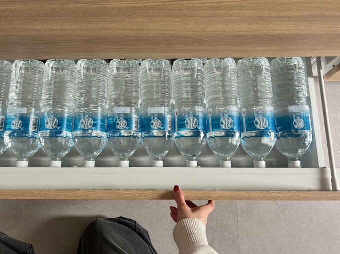 ペットボトルの水は使ったら買いたし、常備しています