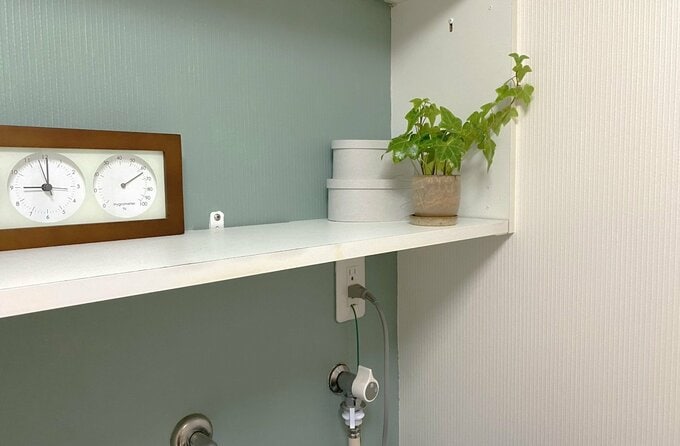 すっきりとした洗濯機の上の棚