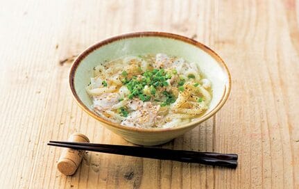 電子レンジでつくれる塩ラーメン風うどん。洗い物も最小限！