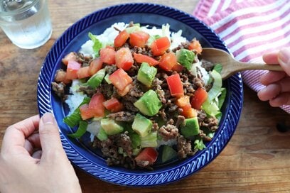 「野菜たっぷりタコライス」レシピ。夏の体を元気にするワンプレートごはん